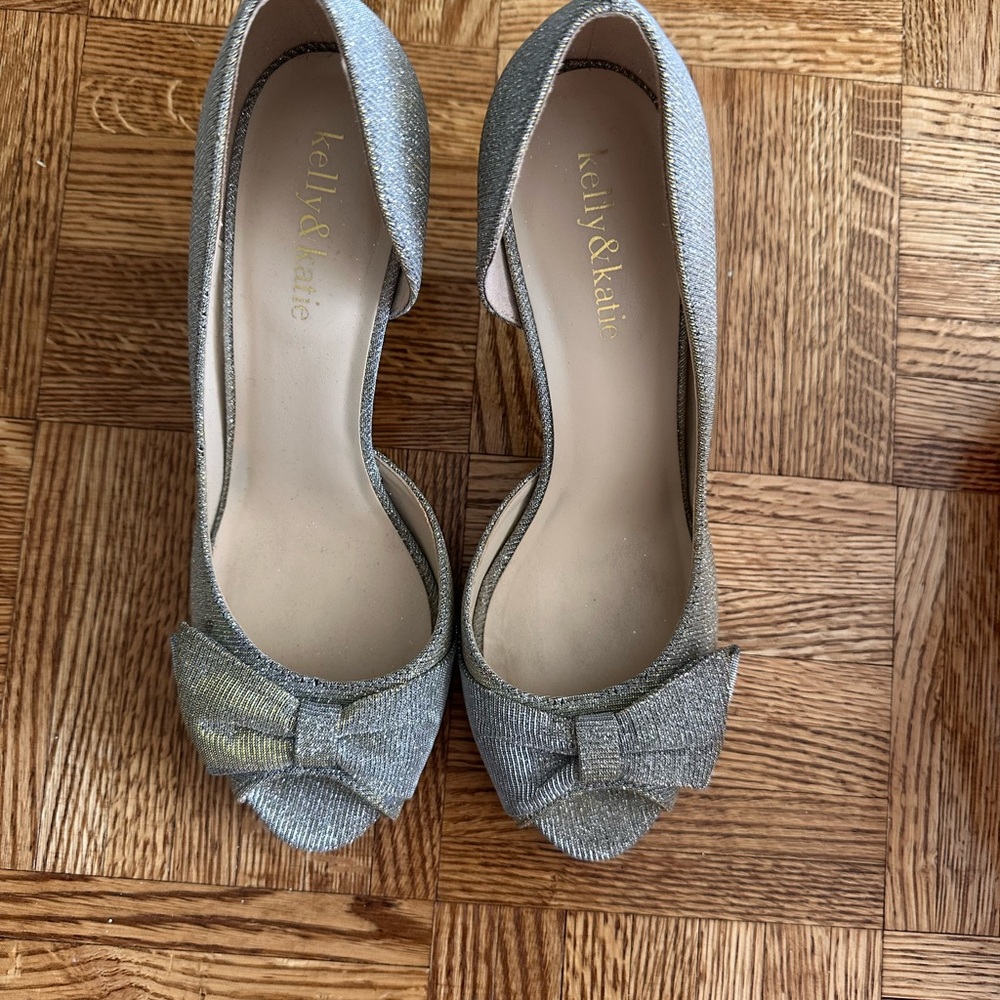 Kelly & Katie shimmering Silver peep toe Heels with bow